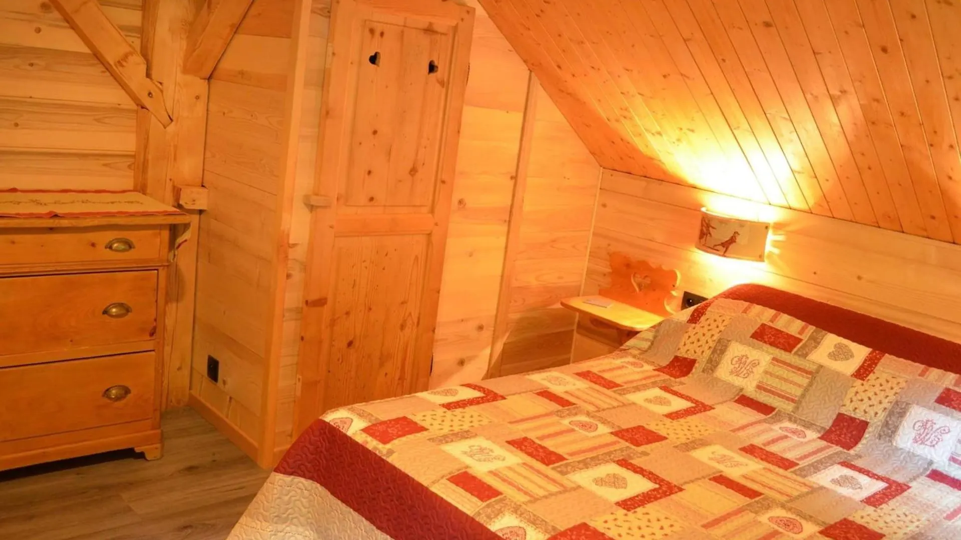 Appartement Lumineux 3 Pieces Avec Balcon, Parking, Et Equipements Famille A Chatel - Fr-1-676-46