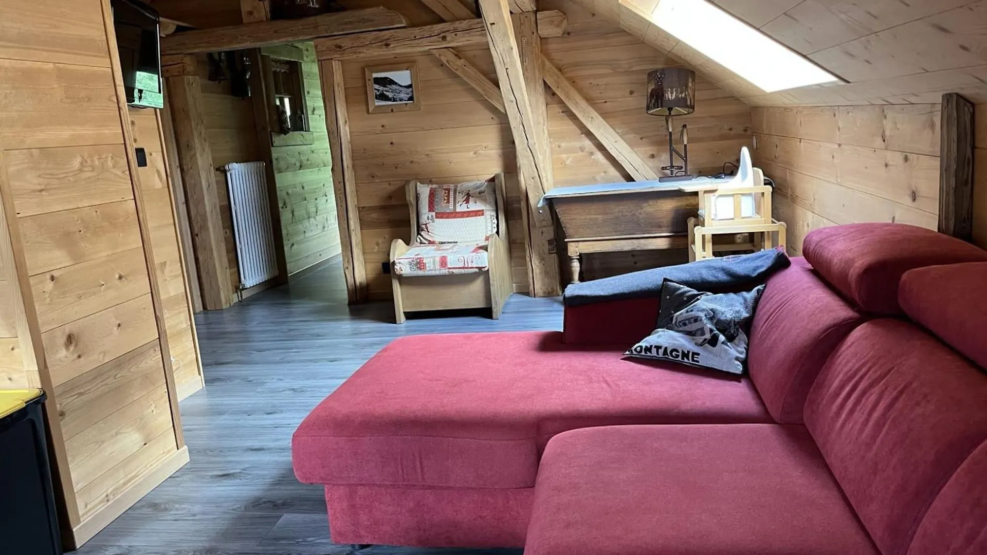 Appartement Lumineux 3 Pieces Avec Balcon, Parking, Et Equipements Famille A Chatel - Fr-1-676-46
