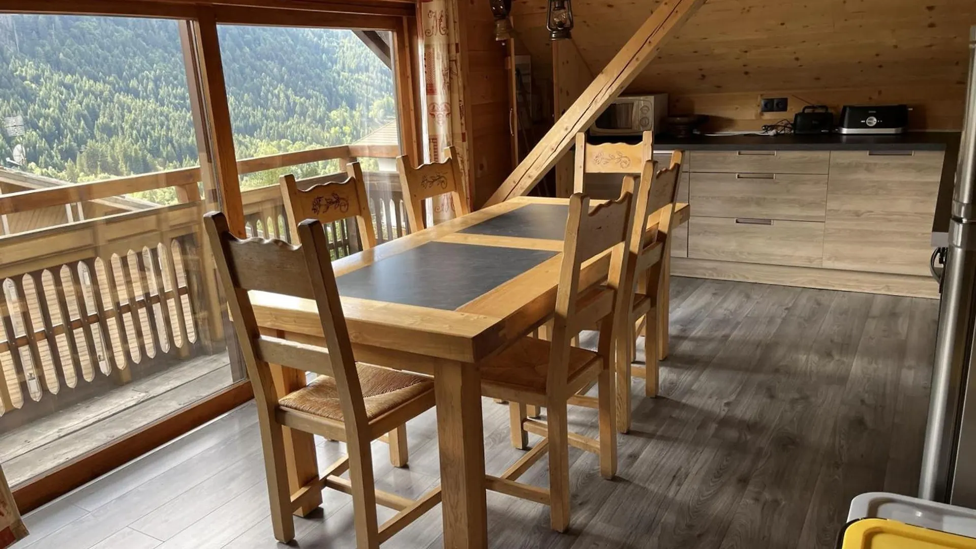 Appartement Lumineux 3 Pieces Avec Balcon, Parking, Et Equipements Famille A Chatel - Fr-1-676-46 Apartment