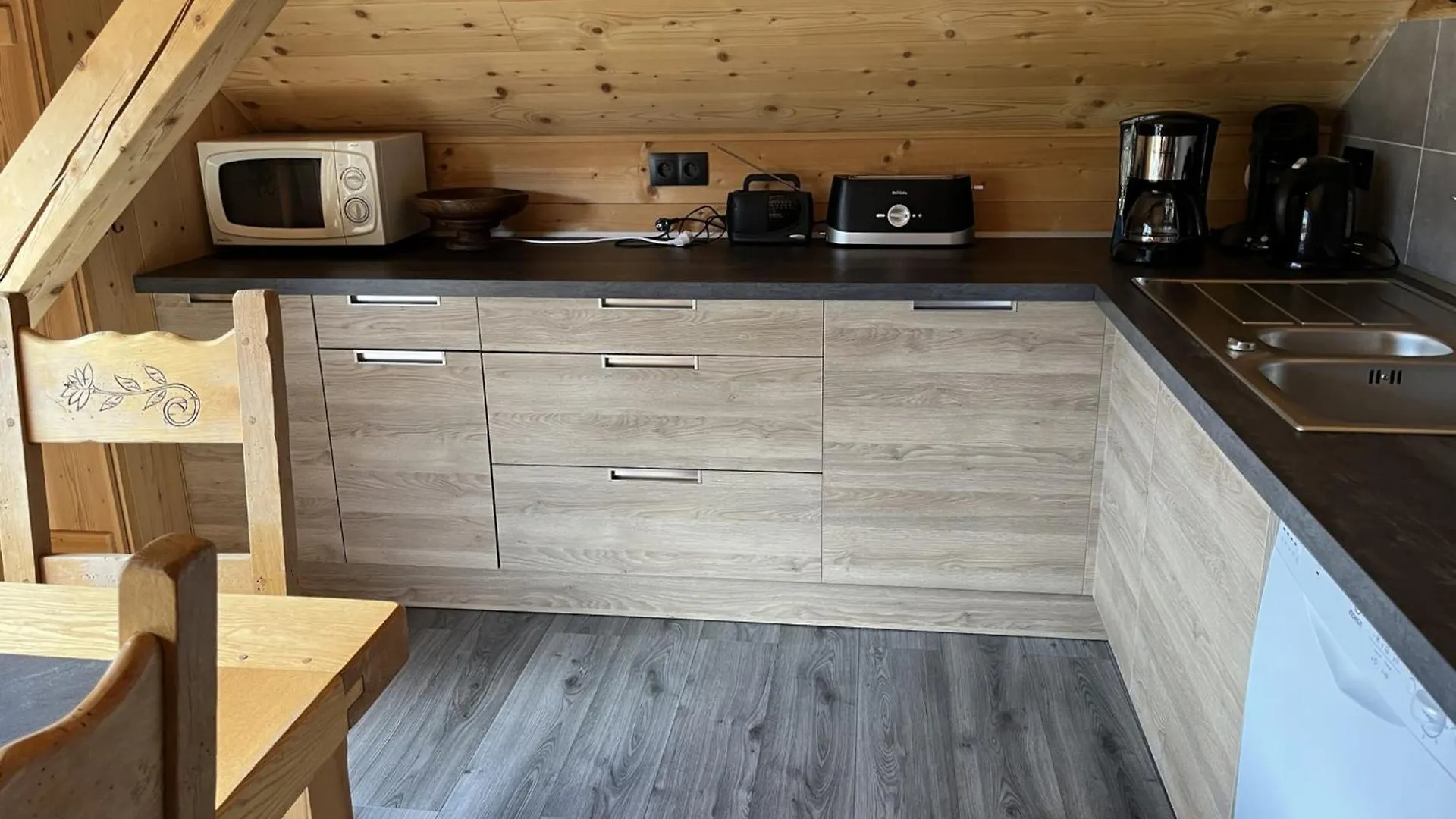 Appartement Lumineux 3 Pieces Avec Balcon, Parking, Et Equipements Famille A Chatel - Fr-1-676-46 0*,