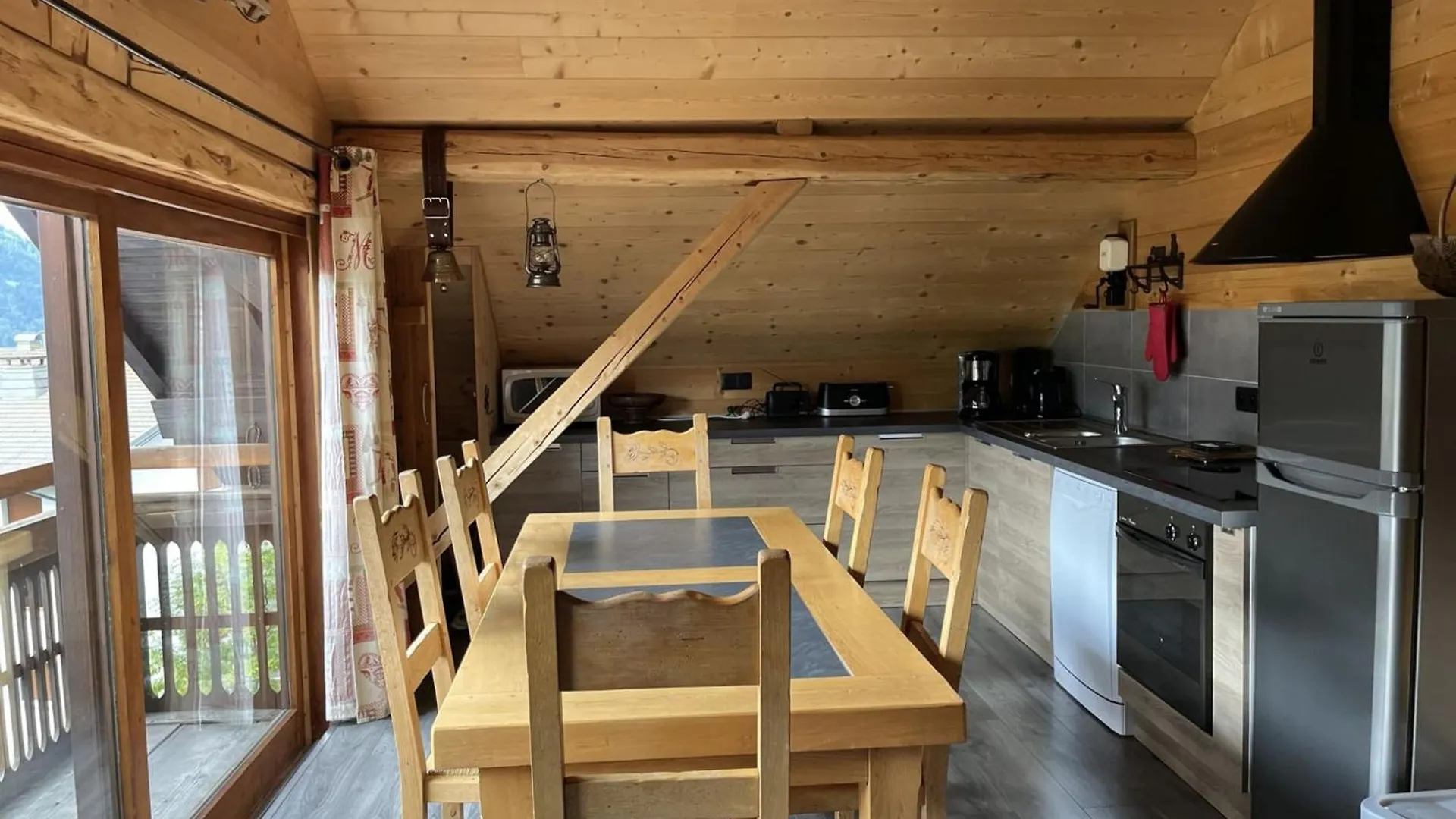 Appartement Lumineux 3 Pieces Avec Balcon, Parking, Et Equipements Famille A Chatel - Fr-1-676-46